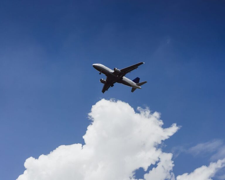 Como acumular e usar milhas aéreas para viajar mais e gastar menos